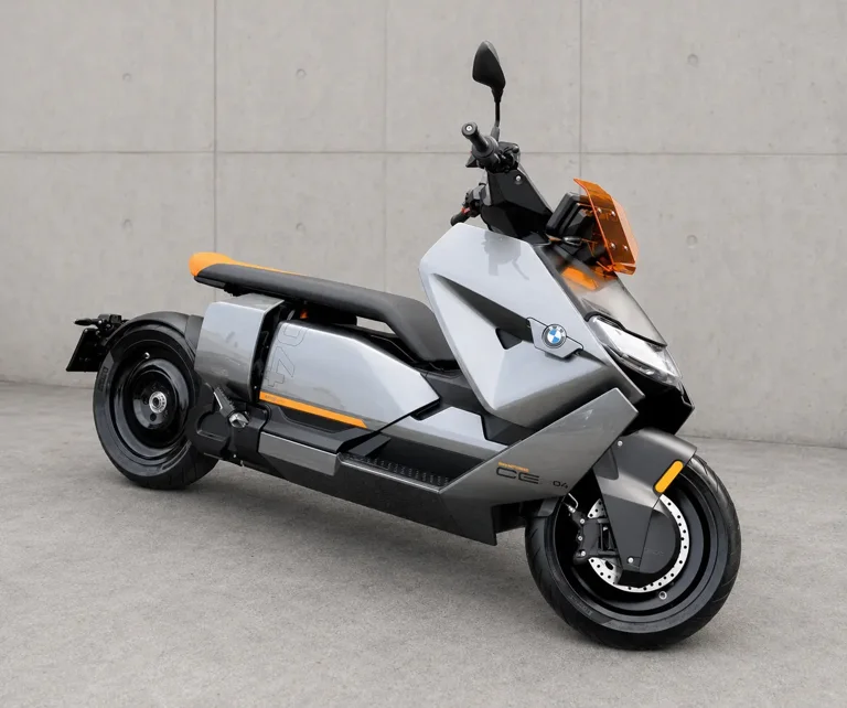 BMW CE 04 — zdjęcie tytułowe