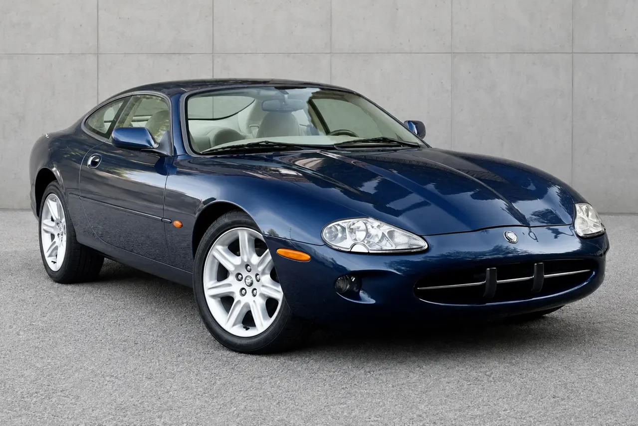 Jaguar XK8 4.0 Coupé V8 — zdjęcie tytułowe
