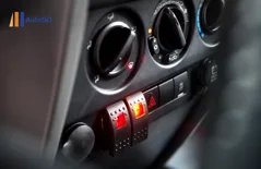 Jeep Wrangler 5.7 HEMI — Wnętrze burgundowego Jeepa Wranglera HEMI